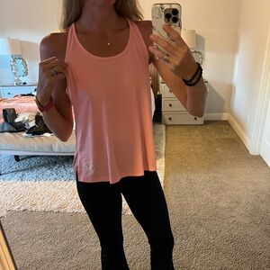 Sz Large Women’s Under Armour Tank